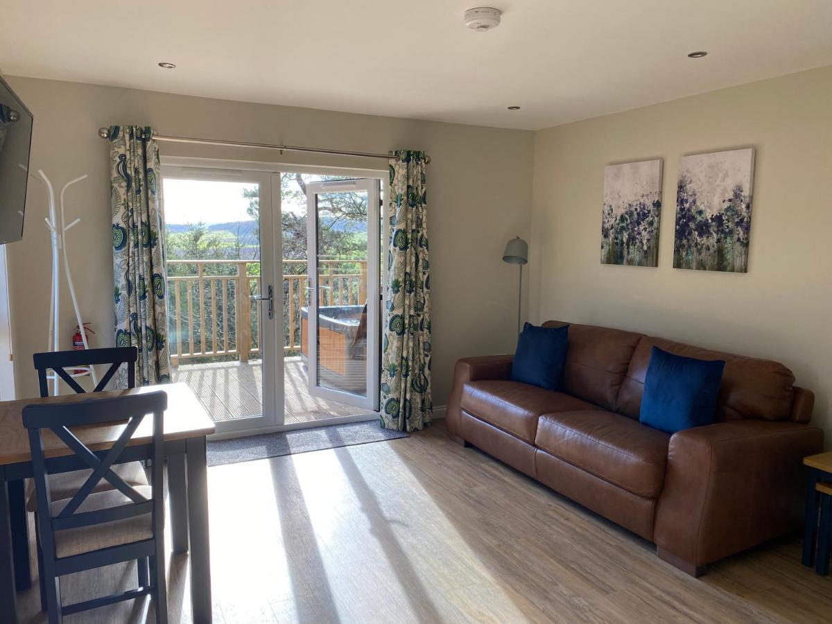 Acorn Lodge With Hot Tub Cupar Bagian luar foto