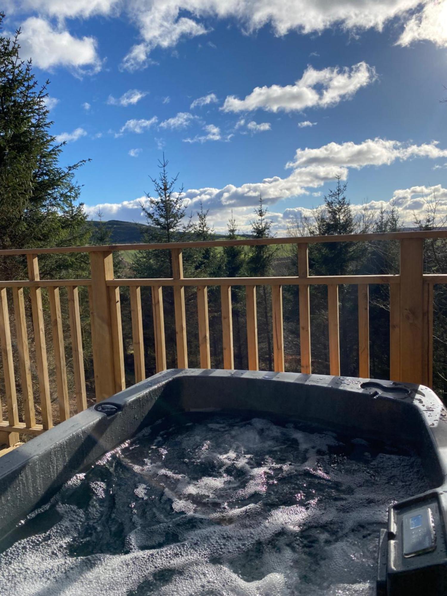 Acorn Lodge With Hot Tub Cupar Bagian luar foto