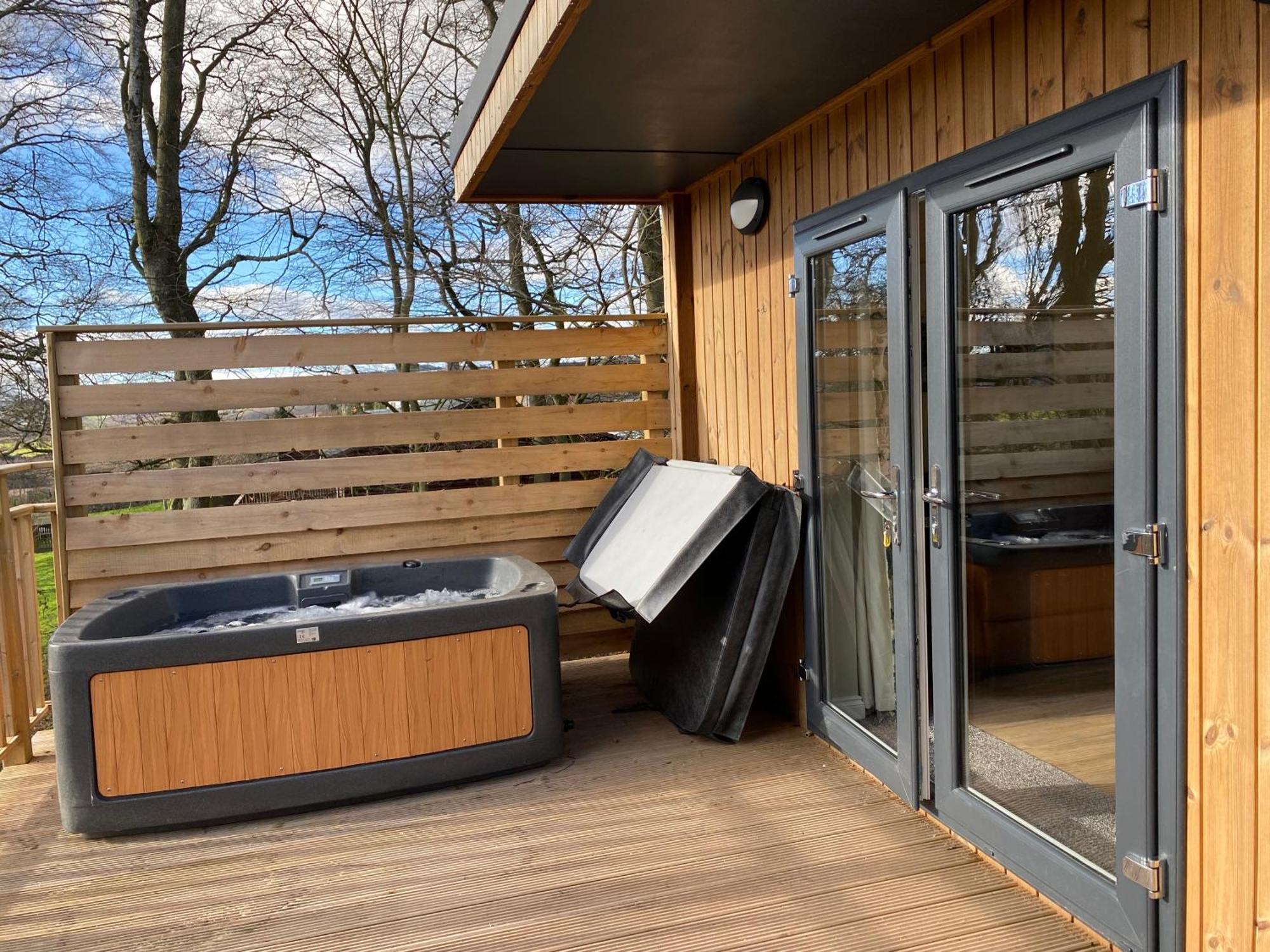 Acorn Lodge With Hot Tub Cupar Bagian luar foto